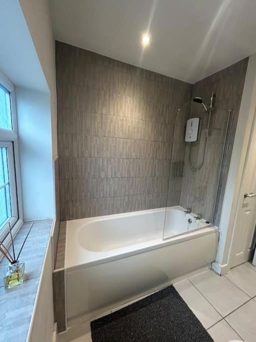 Luxury Countryside Stay - Waters Upton, Telford Exterior foto